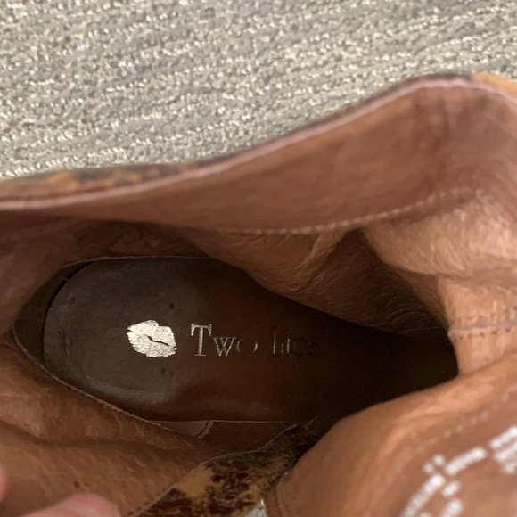 🌹4/$30 TWO LIPS heeled ankle boots - Picture 8 of 8